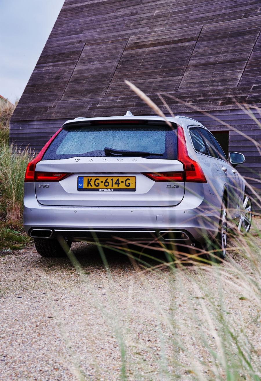  Volvo V90 D4 Inscription 2016 года  (WW) (фото 4 из 4)